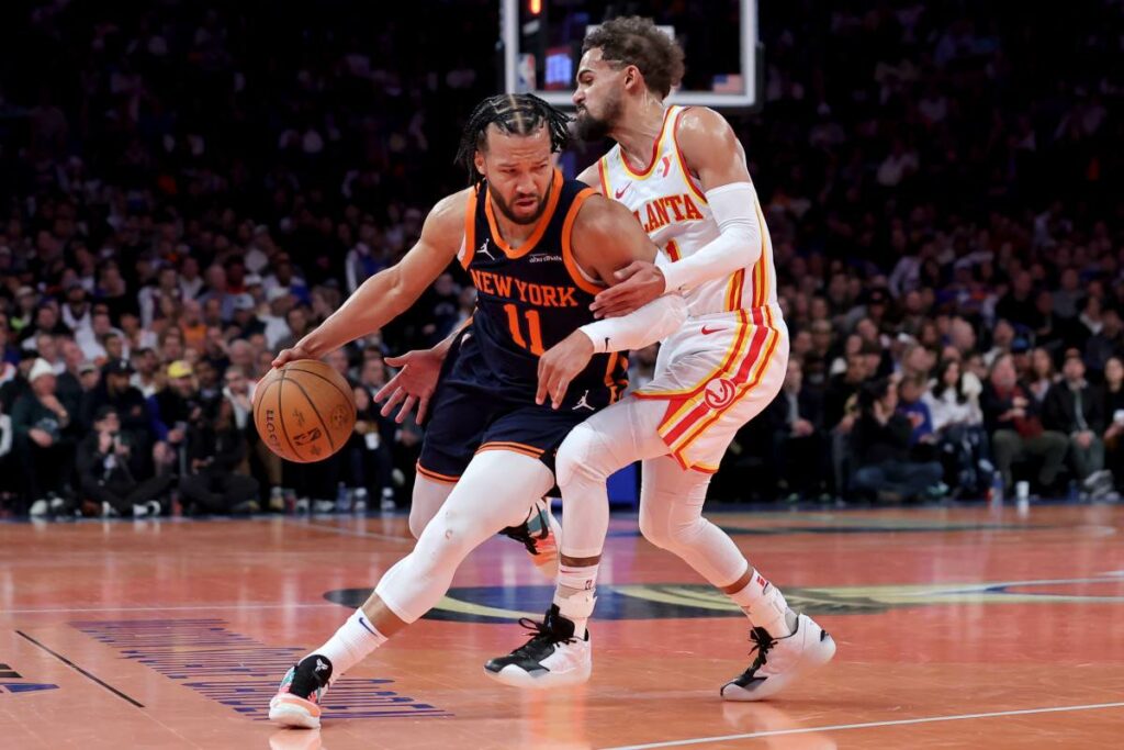 Jalen Brunson guarded by Trae Young in the NBA Cup game betwee Knicks and Hawks