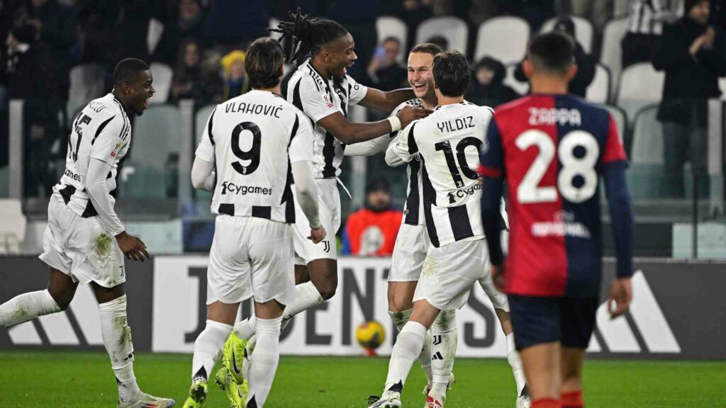 Juventus' players surround Teun Koopmeiners to celebrate his goal against Cagliari