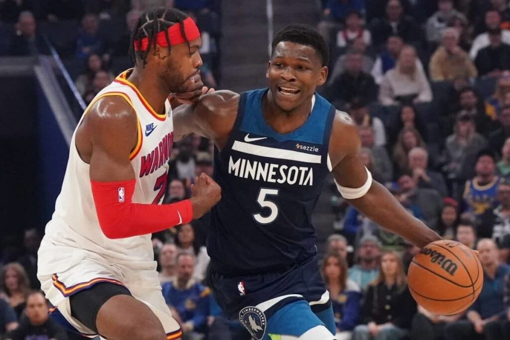 Buddy Hield defending Anthony Edwards during the Warriors - Timberwolves game