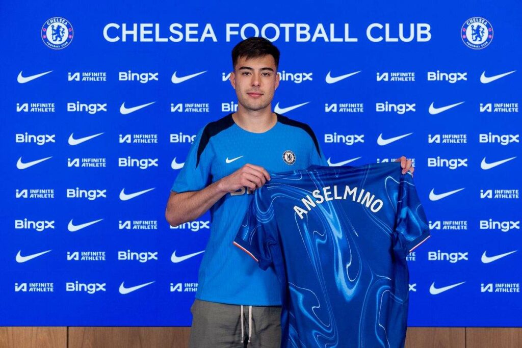 Aaron Anselmino poses with the Chelsea shirt