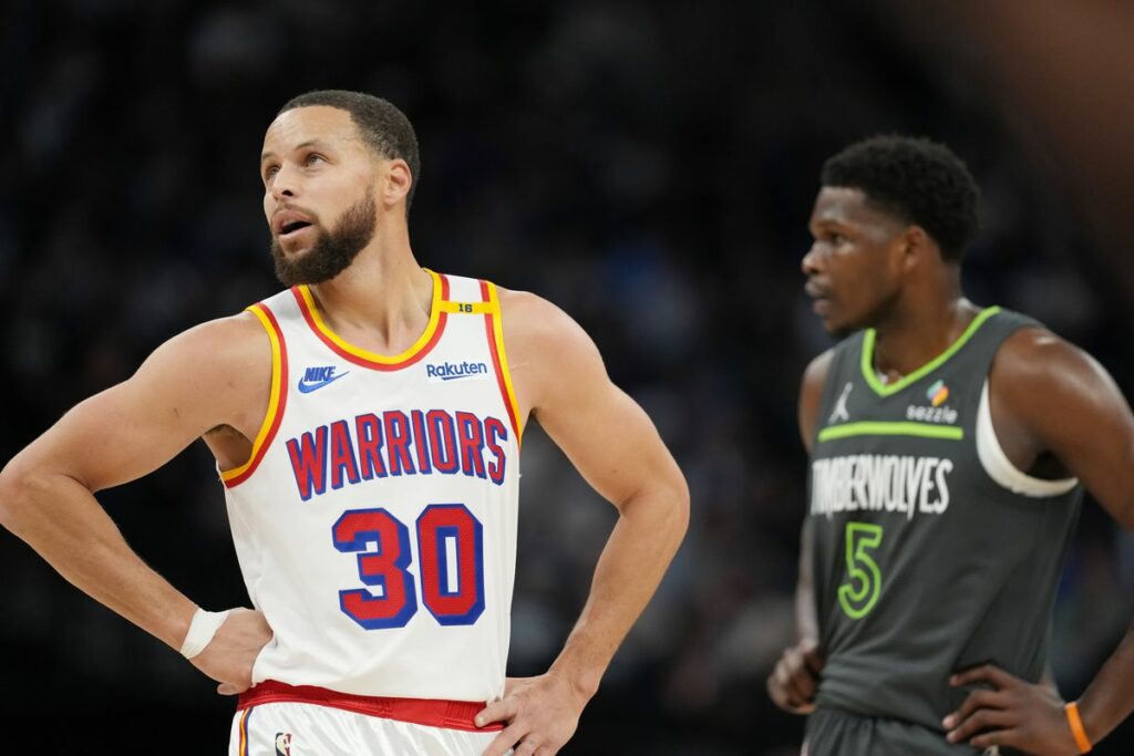 Steph Curry and Anthony Edwards during the Minnesota-Golden State NBA game