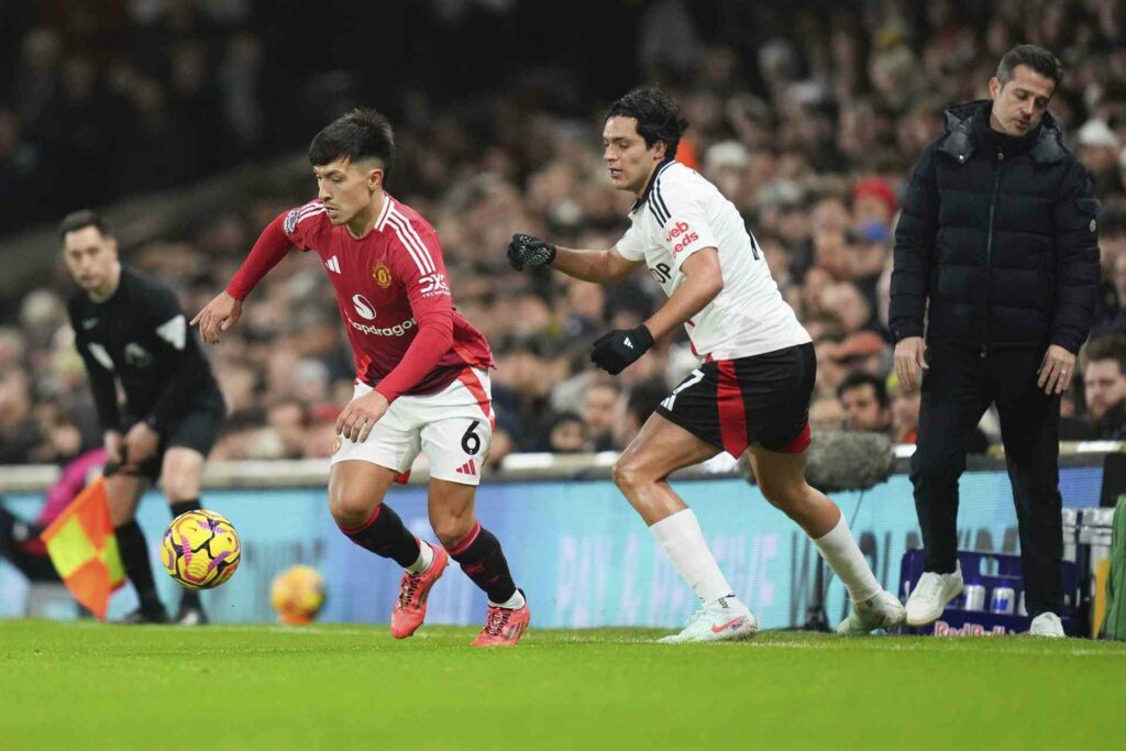 Manchester United's defender Lisandro Martinez in the match against Fulham