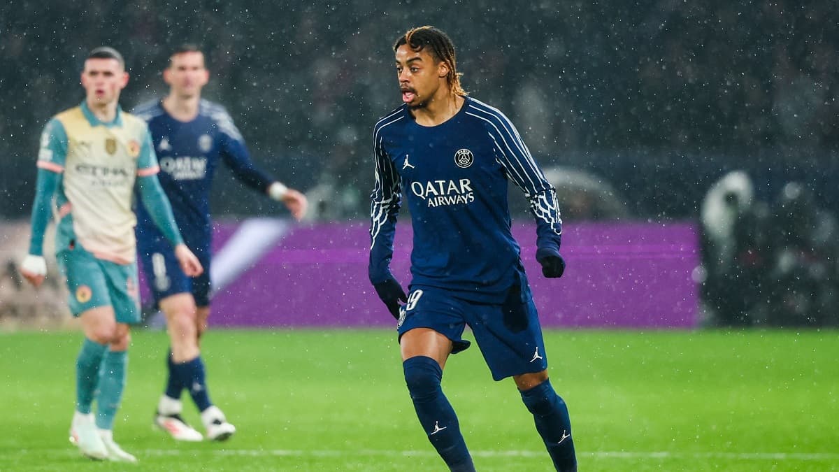 Bradley Barcola in the Champions League match between PSG and Manchester City