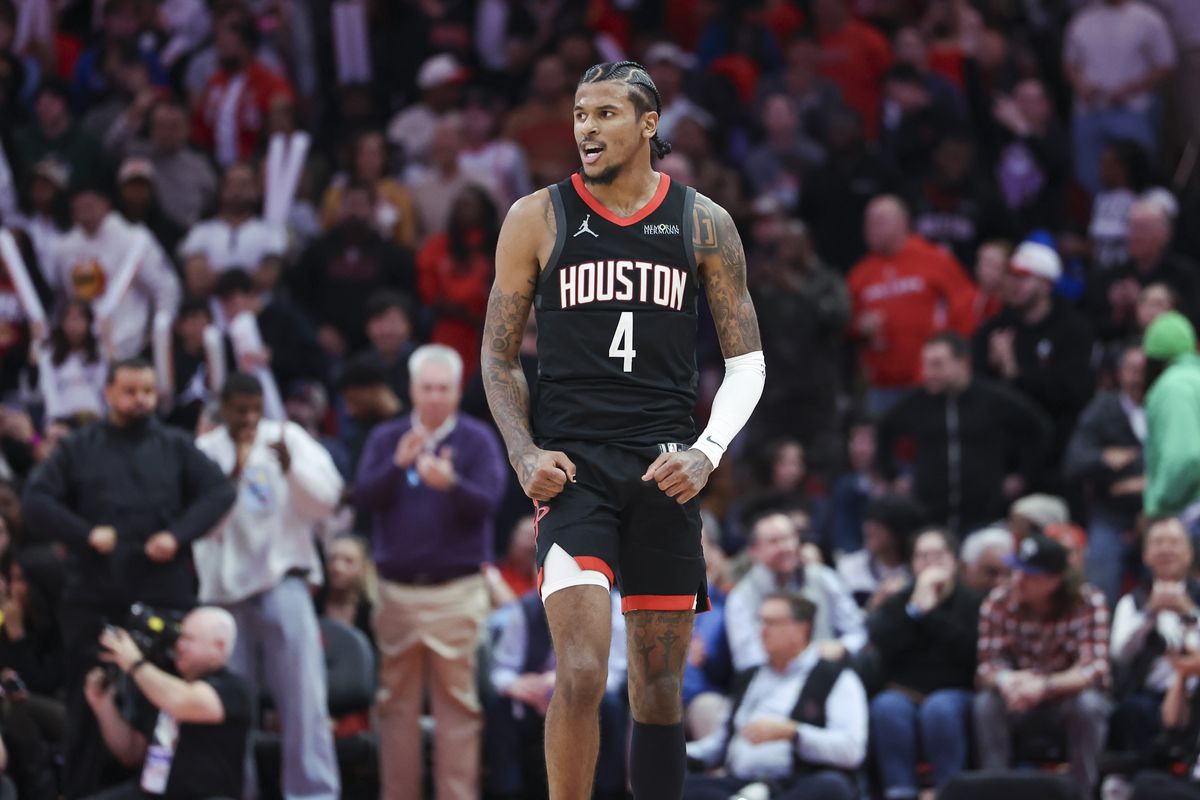 Jalen Green flexes after scoring another basket against the Memphis Grizzlies