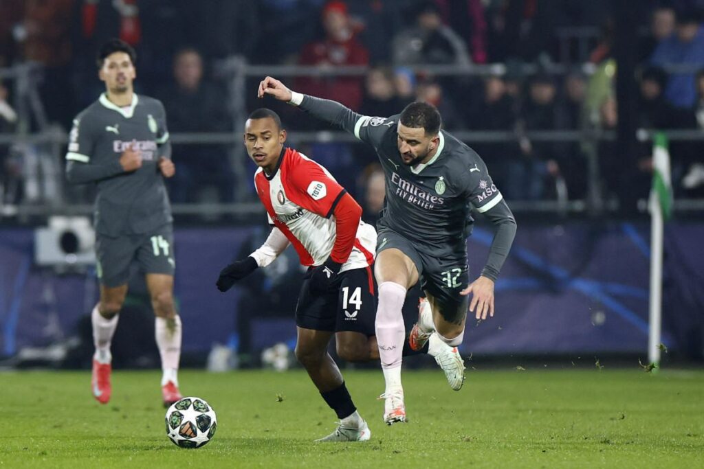 Feyenoord's Igor Paixao dribbles past Milan's Kyle Walker