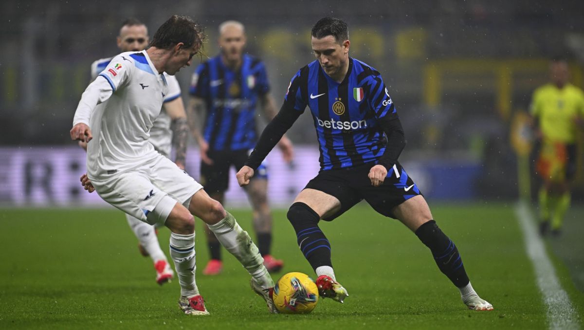 Inter and Lazio players battle for the ball in Coppa Italia semi-final