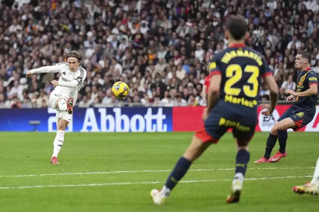 Luka Modric scores a great goal against Girona