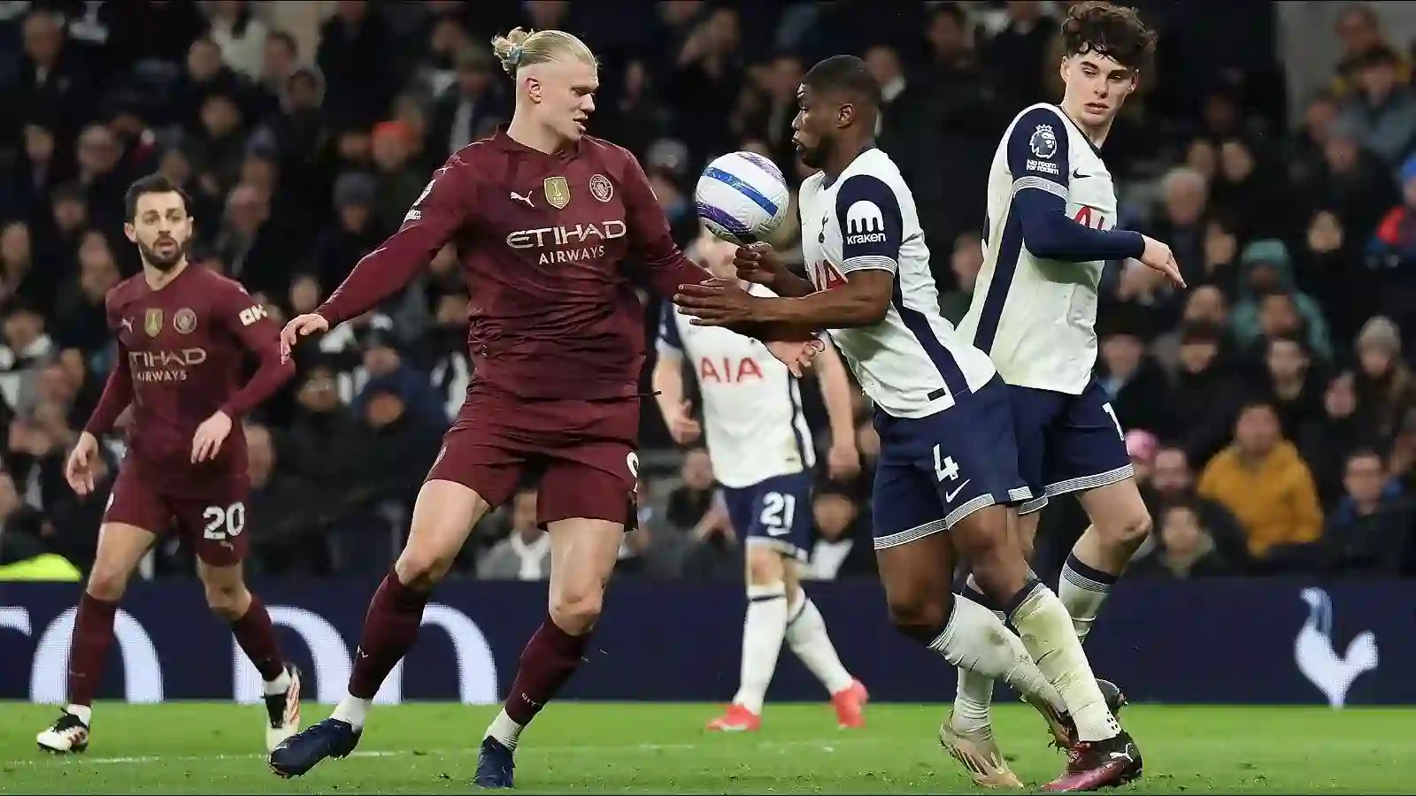 Erling Haaland in a battle with a Tottenham player